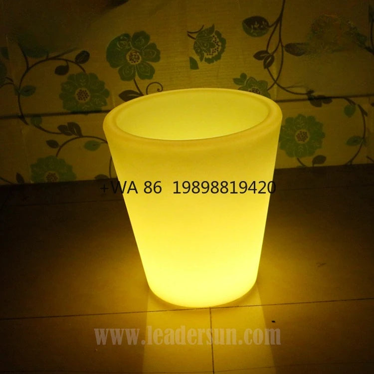 LED Illuminated Outdoor Flower Pots for Garden Decor Big Plastic Christmas Holiday -Up Flower Pots